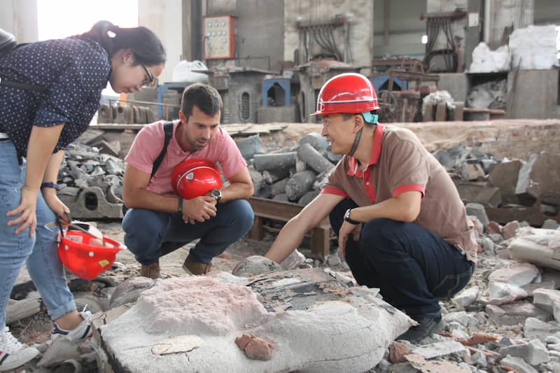 Spanish buyer closely examining hardfaced jaw plate quality on ZHILI factory floor