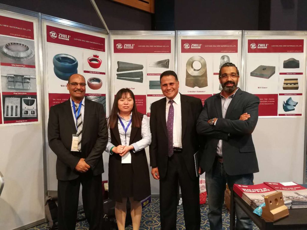 Buyers take group photo with ZHILI team at Egypt Mining Exhibition after viewing heat-resistant steel castings