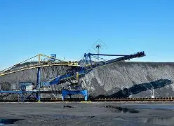 Open-pit mining quarry with jaw crusher processing high-silica granite — showcasing real-world application of ZHILI crusher wear parts in harsh mining conditions